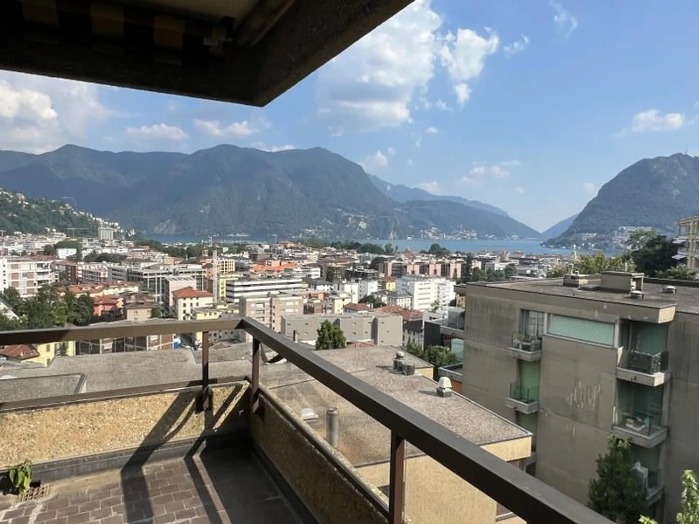 ATTICO CON VISTA LAGO A POCHI PASSI DAL CENTRO CITTÀ - Foto 11 di 11