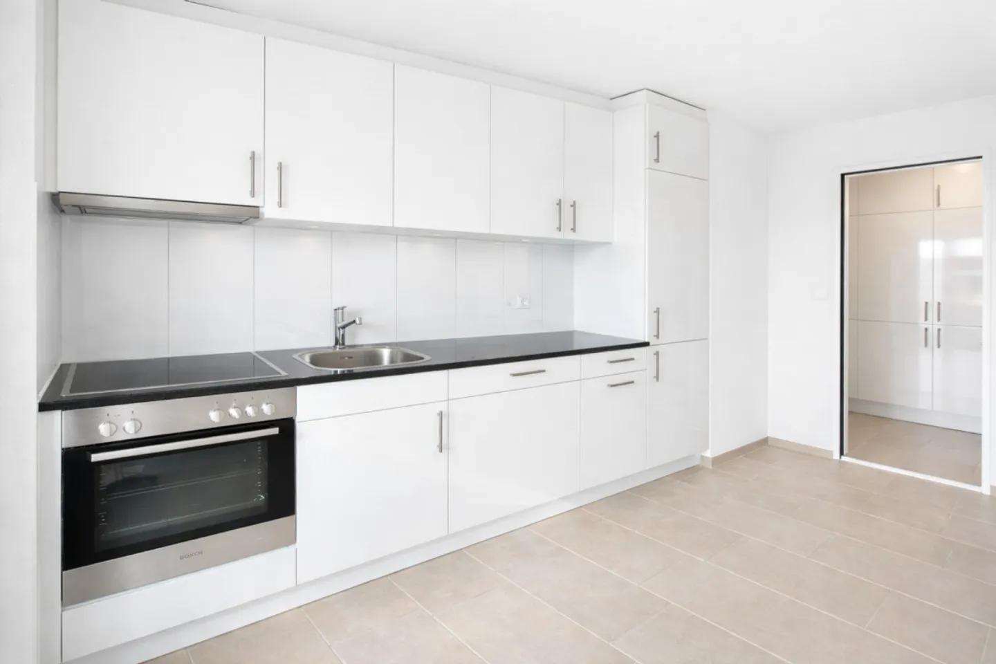 Appartamento attraente di 2,0 stanze con grande balcone - Foto 2 di 12