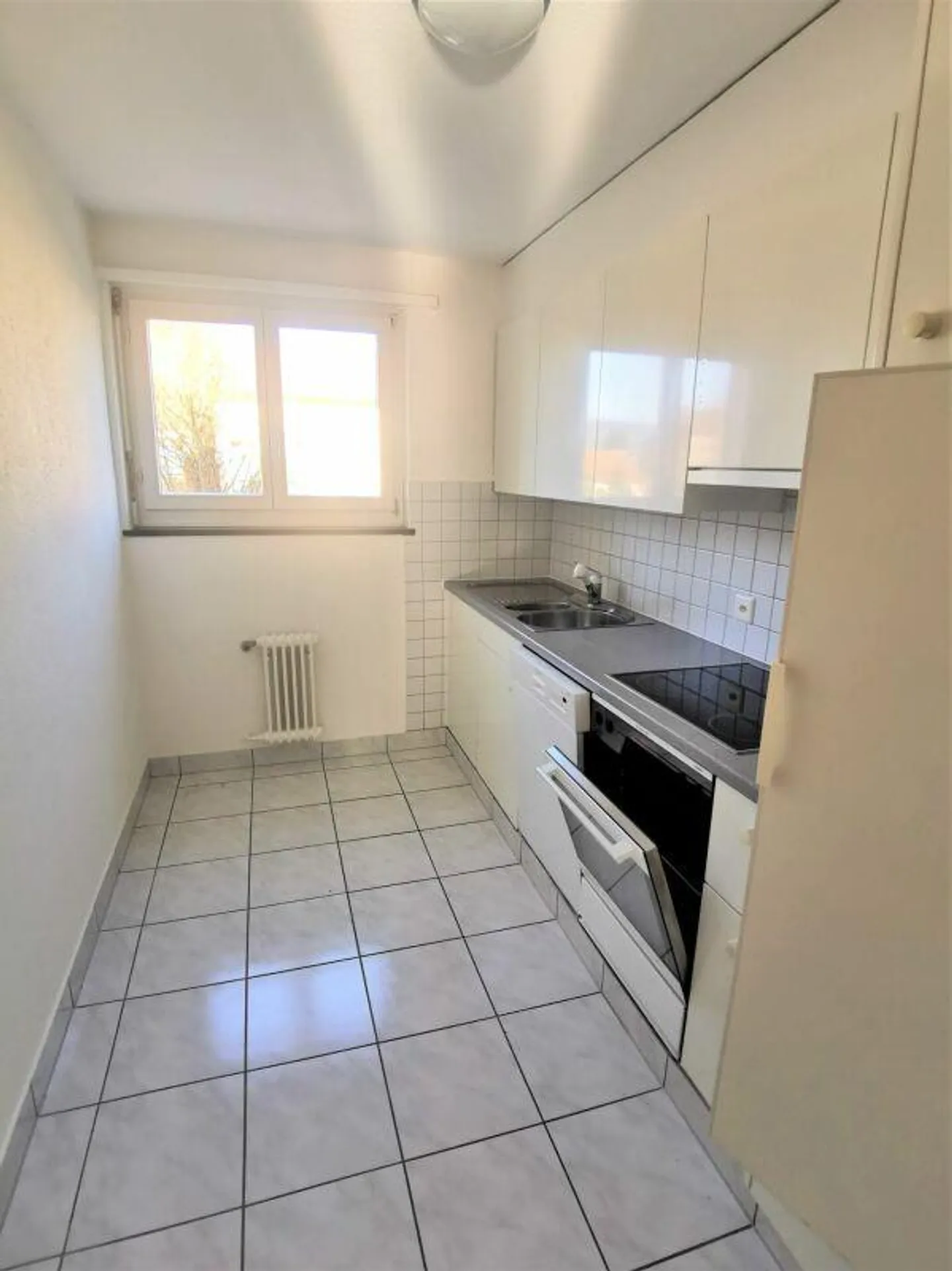 Beautiful 3.5 room apartment near Shopping Arena in St. Gallen - Photo 2 of 7