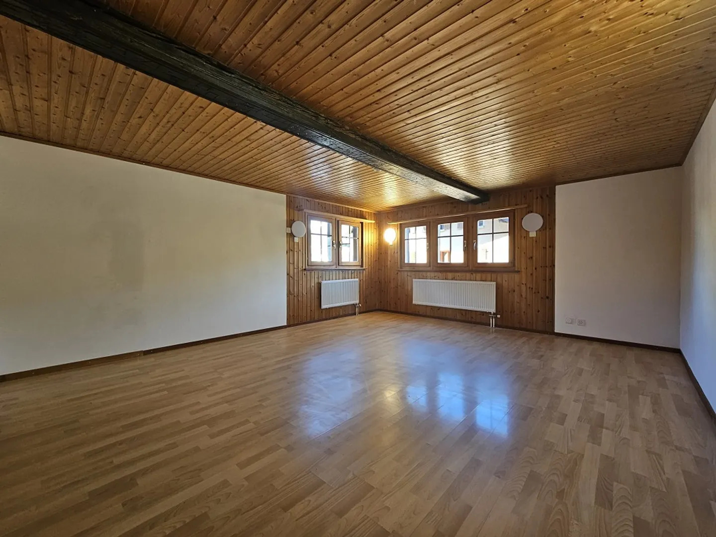 Ampio e luminoso duplex di 5,5 stanze in affitto - Foto 1 di 8