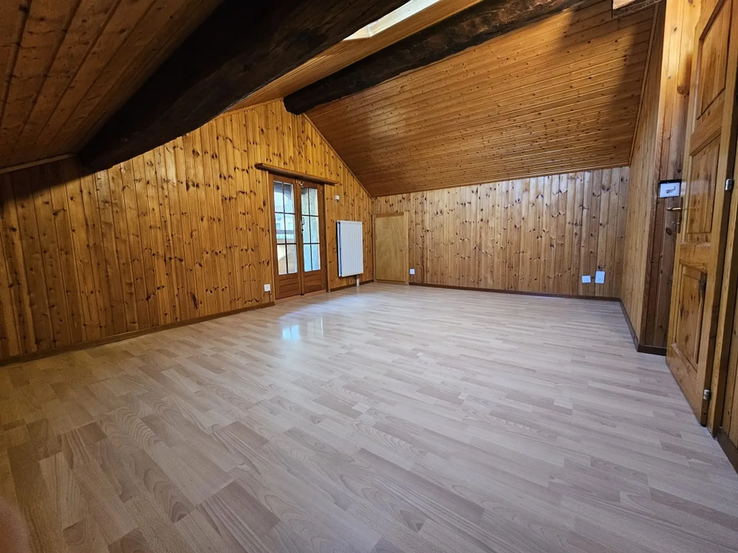 Ampio e luminoso duplex di 5,5 stanze in affitto - Foto 2 di 8