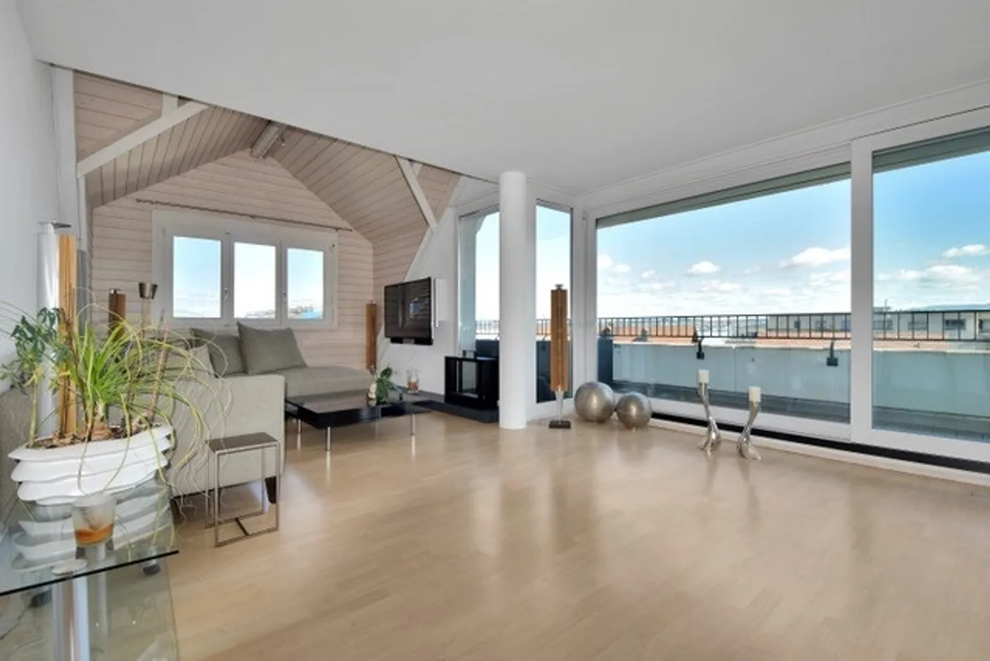 Appartamento mansardato di 4 1/2 stanze ad Altendorf SZ - Foto 1 di 7