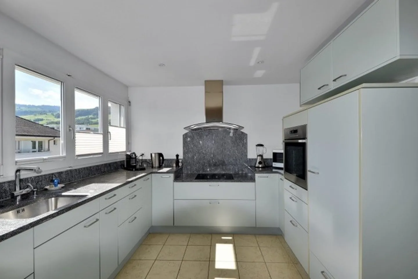 Appartamento mansardato di 4 1/2 stanze ad Altendorf SZ - Foto 3 di 7