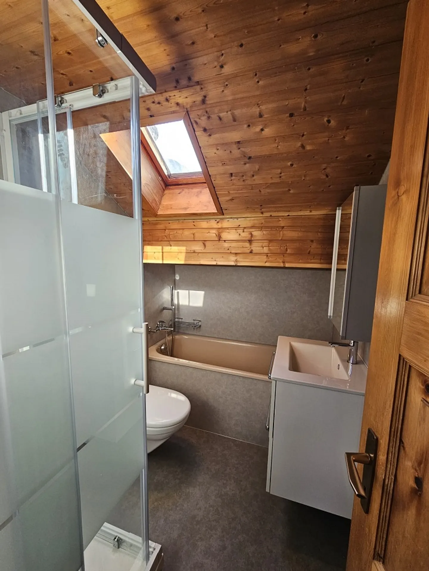 Ampio e luminoso duplex di 5,5 stanze in affitto - Foto 7 di 8