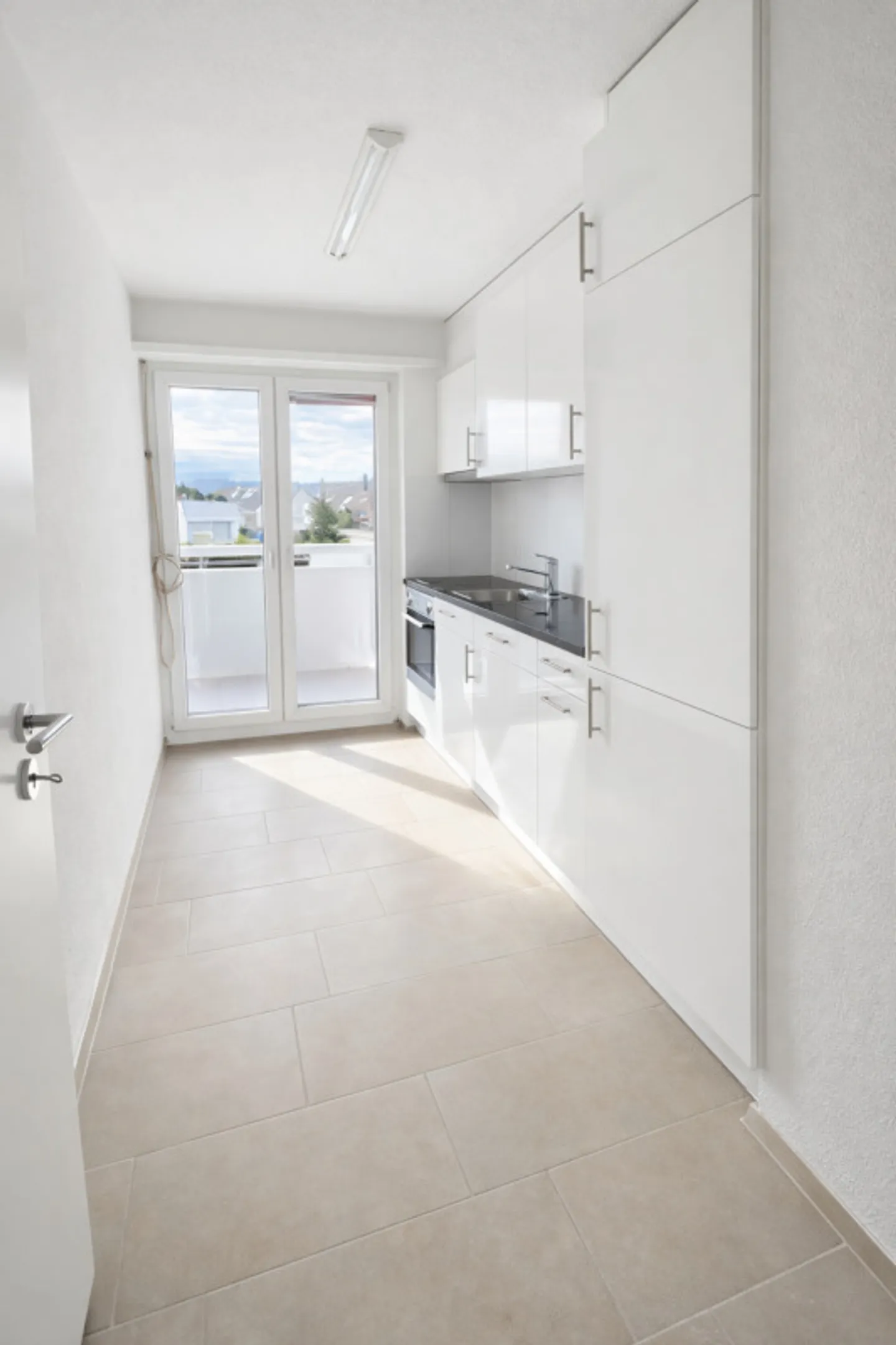 Appartamento attraente di 2,0 stanze con grande balcone - Foto 3 di 12