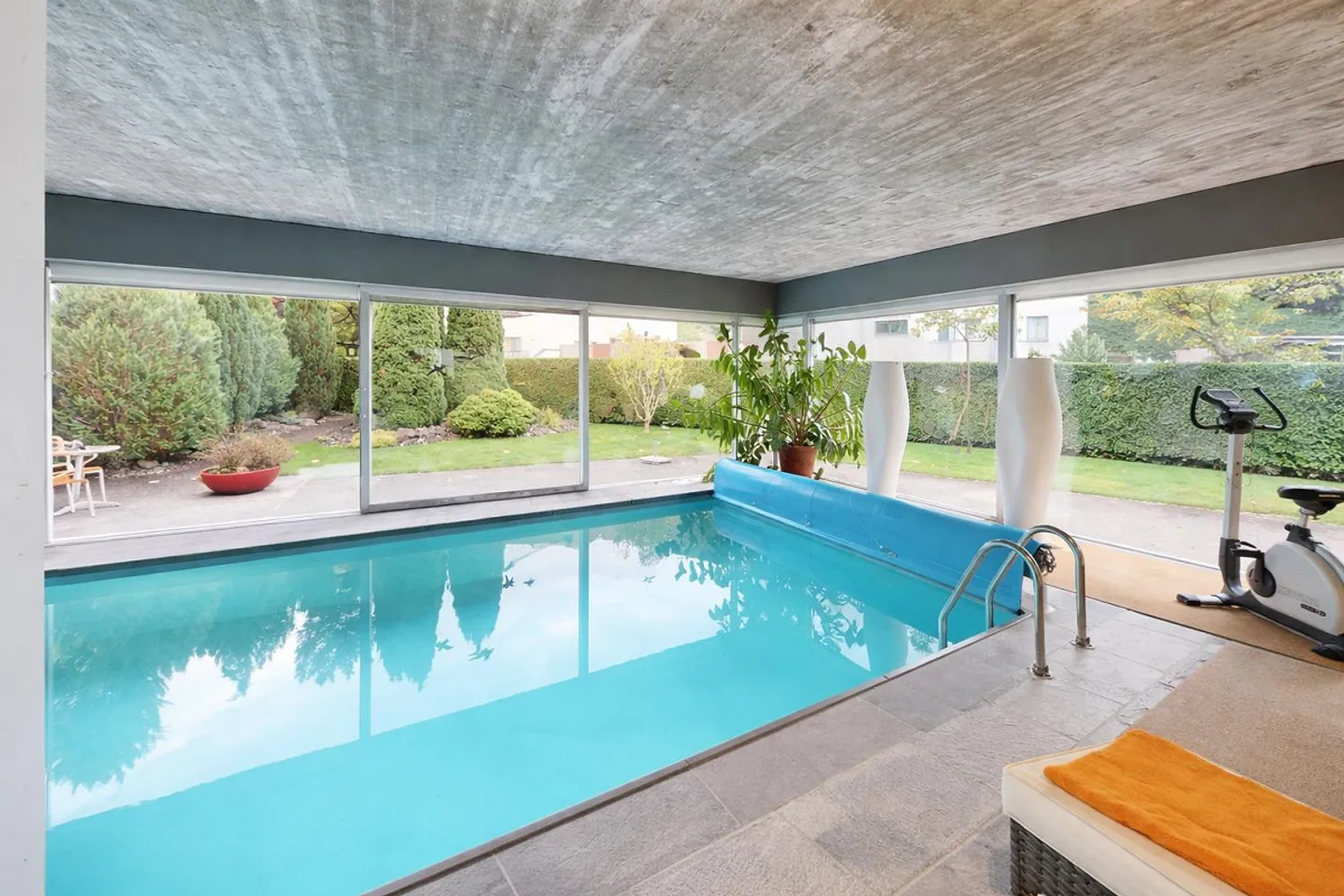 Vivre. Se détendre. Arriver. Maison individuelle avec piscine intérieure - Photo 2 sur 15