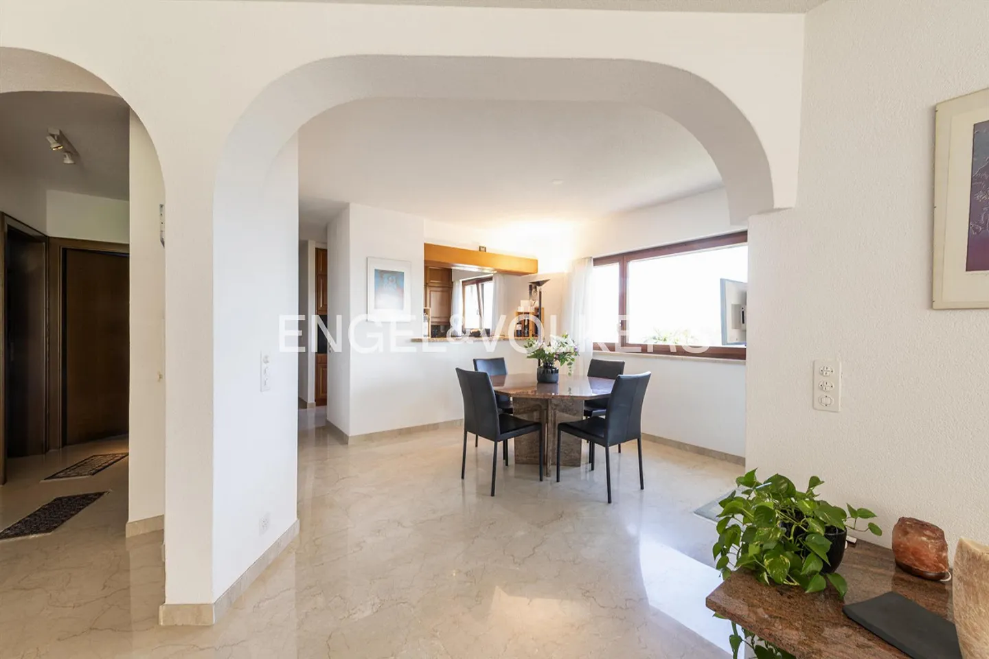 Villa accogliente con grande giardino e vista lago - Foto 5 di 14