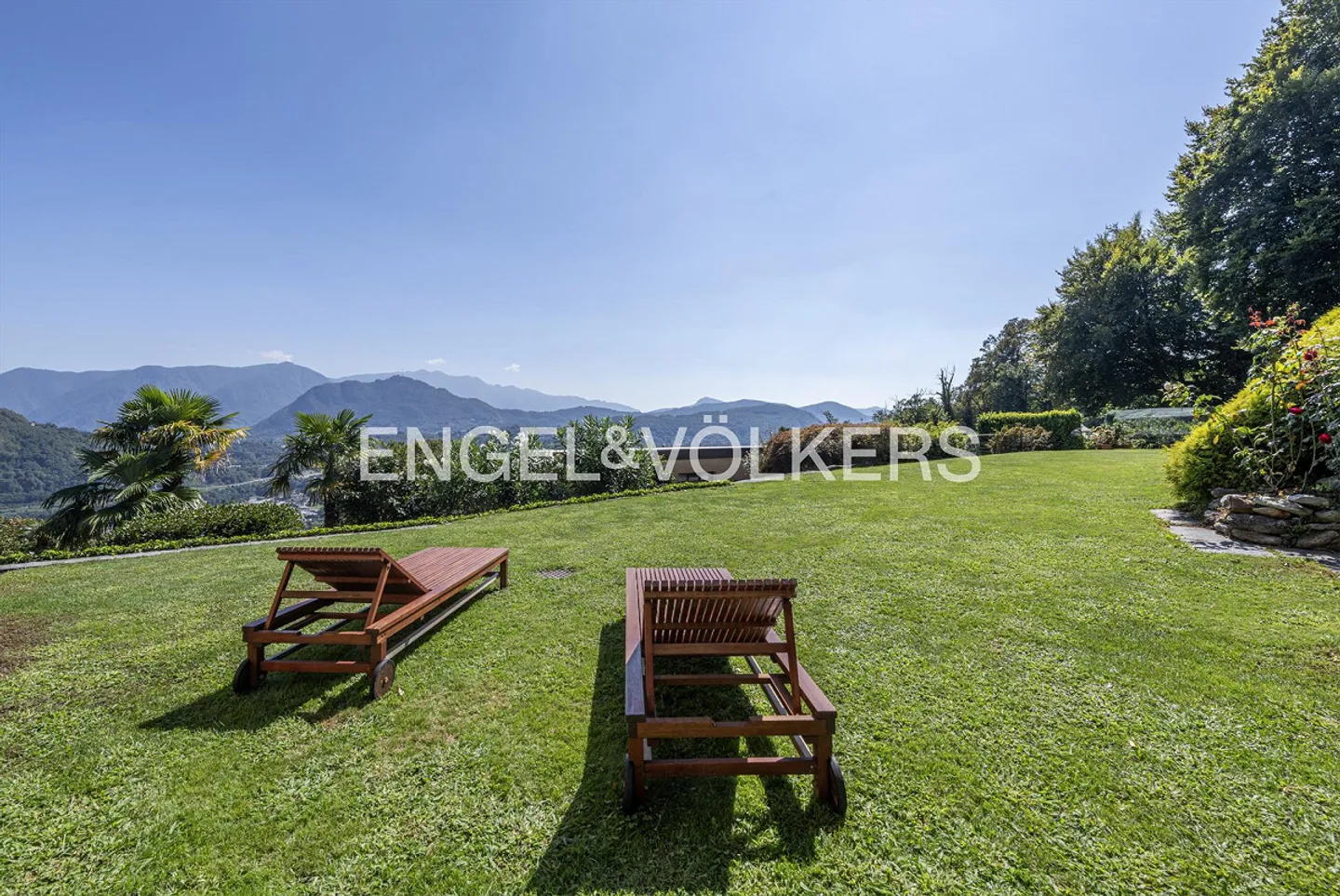 Villa accogliente con grande giardino e vista lago - Foto 9 di 14