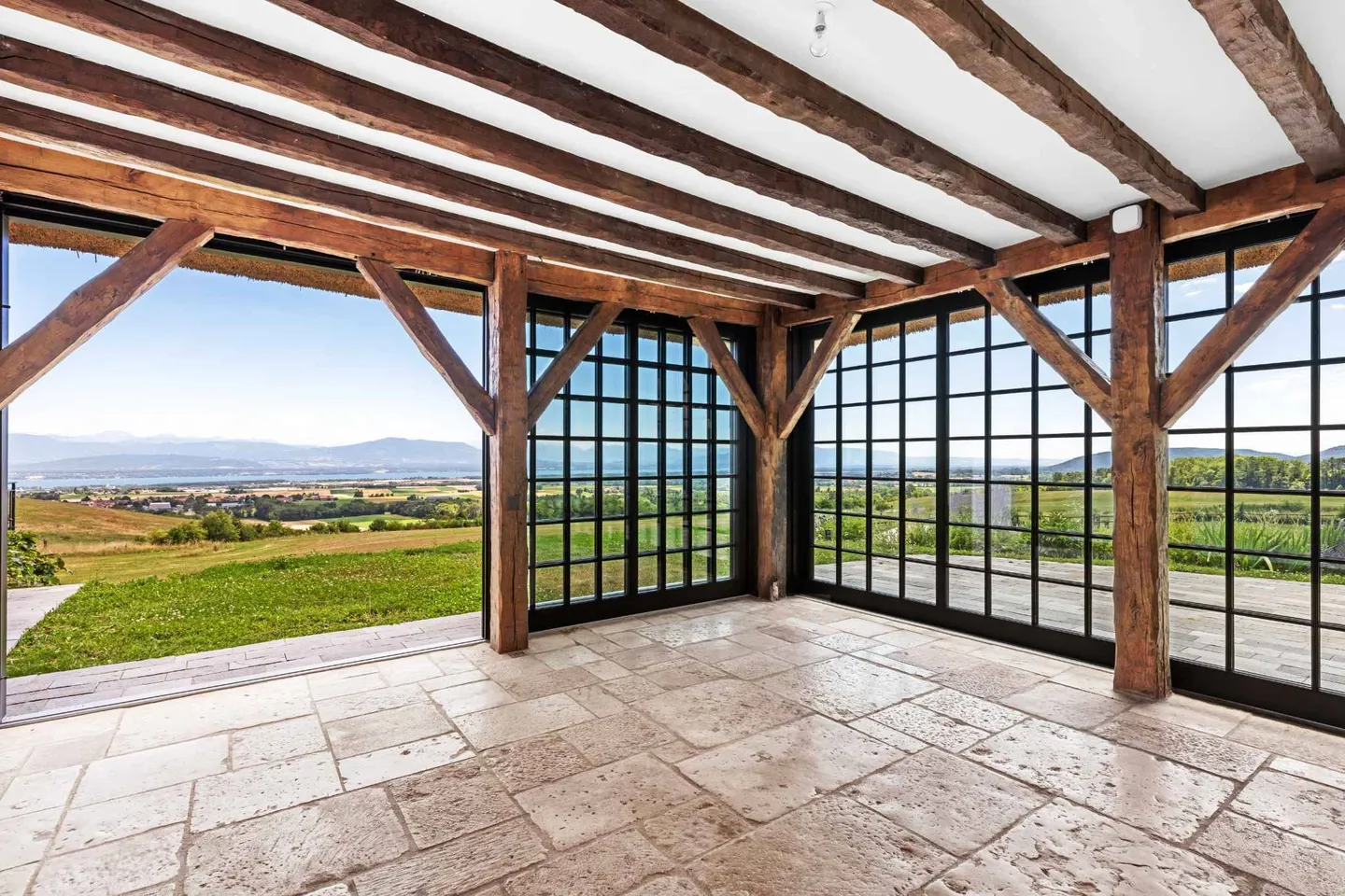 Elegant Villa with Lake View - Photo 4 of 13