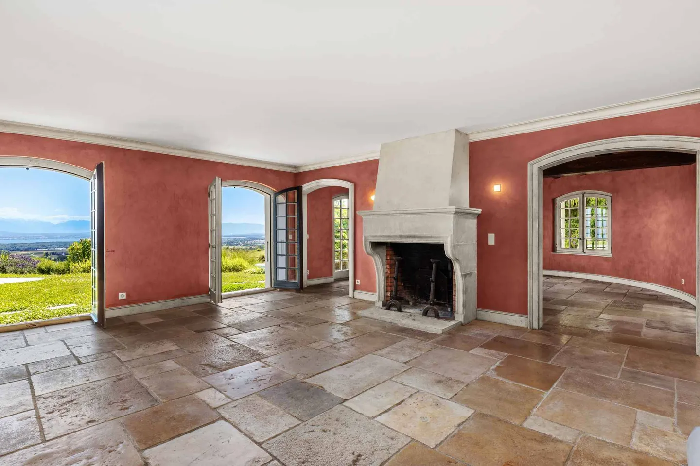 Elegant Villa with Lake View - Photo 5 of 13