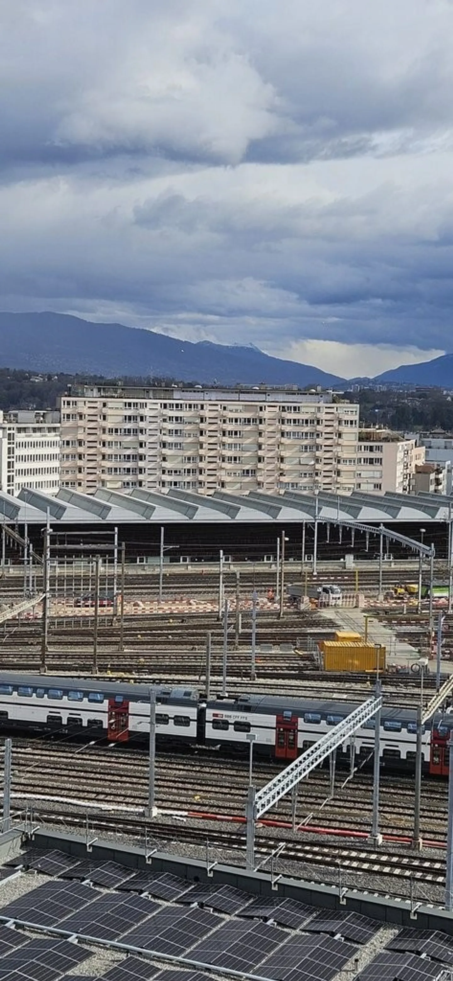 Box intérieur entre la gare et les Nations - Foto 1 di 1
