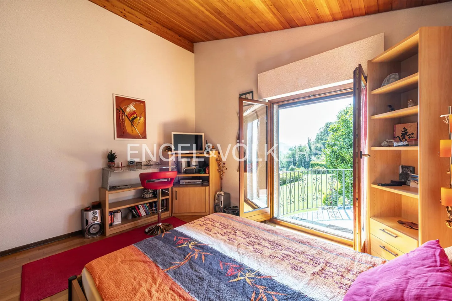 Villa accogliente con grande giardino e vista lago - Foto 10 di 14