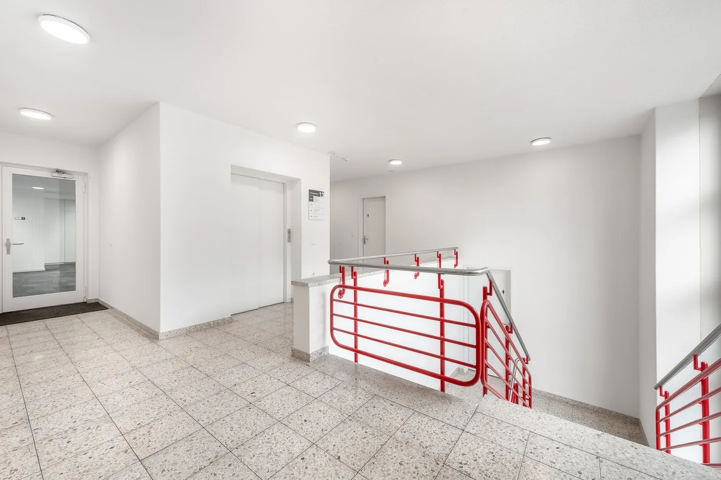 Locali d'ufficio/commerciali attraenti in una posizione centrale a Urdorf - Foto 7 di 7