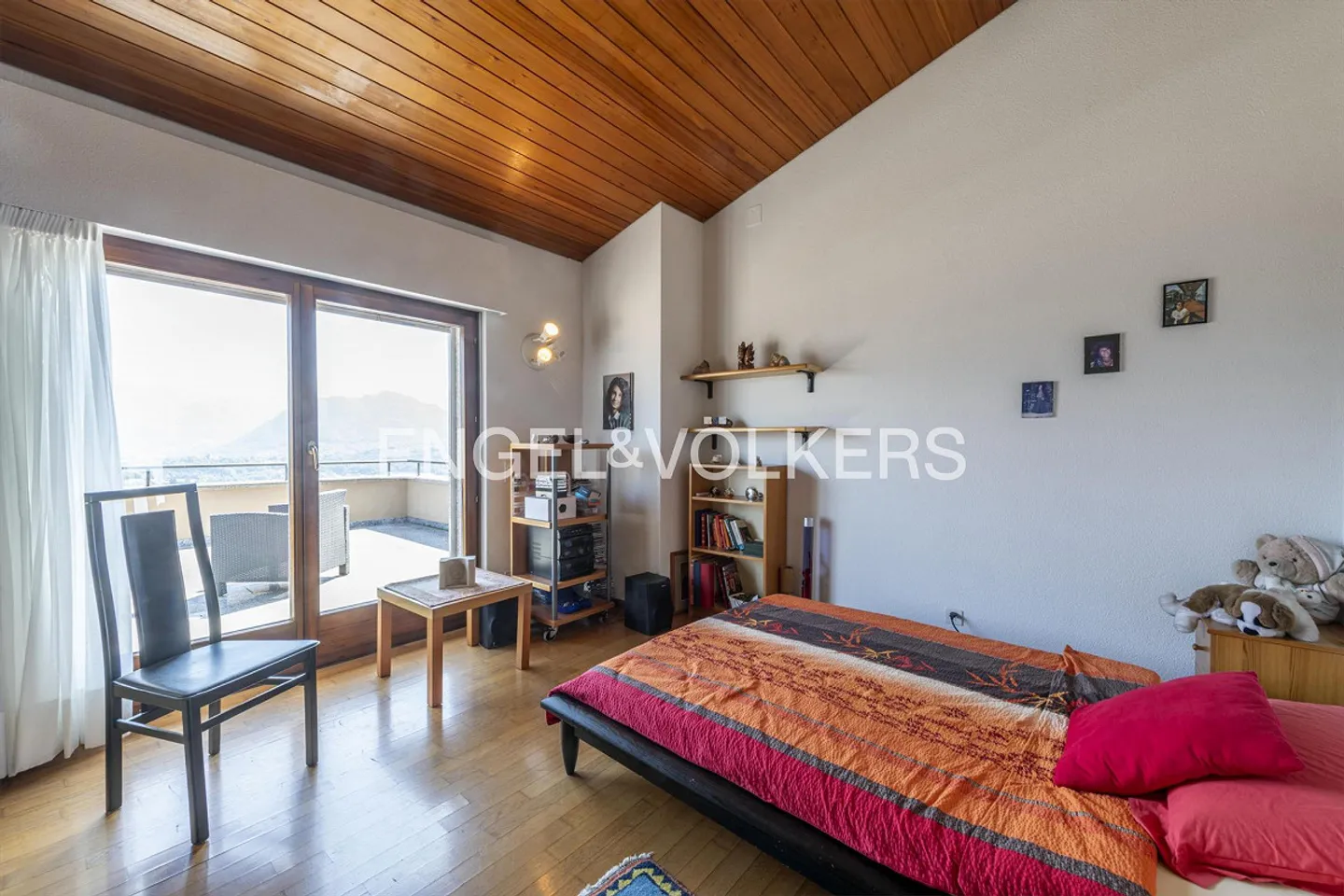 Villa accogliente con grande giardino e vista lago - Foto 11 di 14
