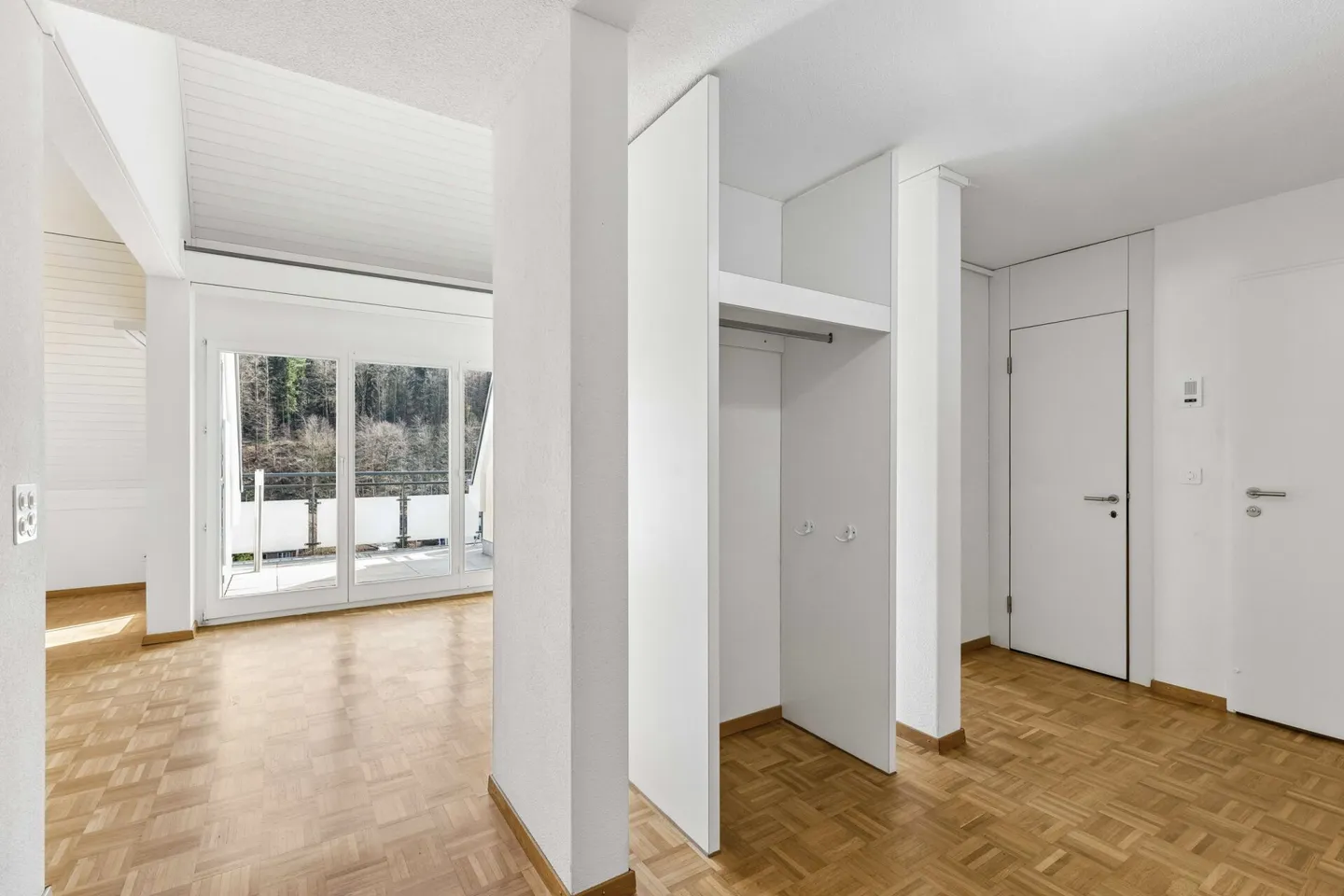 Spacious 5.5-room maisonette apartment with plenty of space for the whole family - Photo 4 of 15