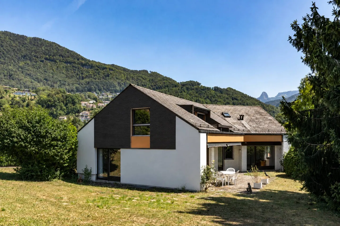 Villa Architecturale avec Jardin - Photo 1 sur 10