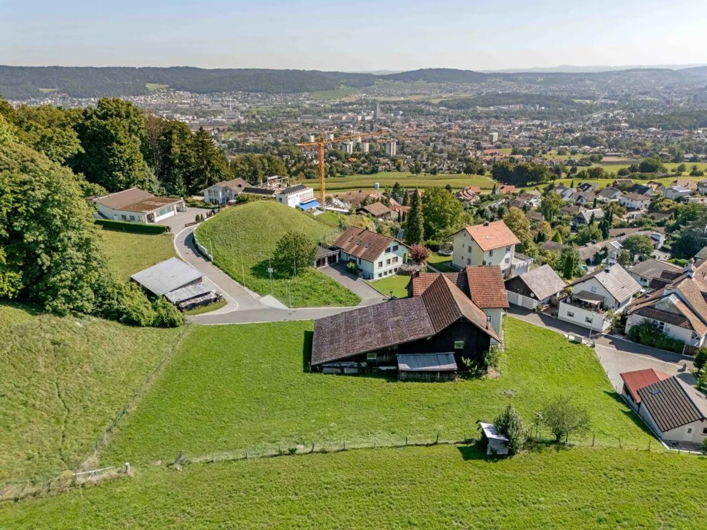 Terreno edificabile di 1'921 m2 nella zona del villaggio senza restrizioni di sviluppo nella migliore posizione residenziale - Foto 1 di 9