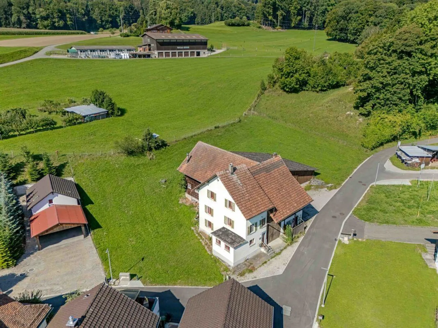 Terreno edificabile di 1'921 m2 nella zona del villaggio senza restrizioni di sviluppo nella migliore posizione residenziale - Foto 3 di 9