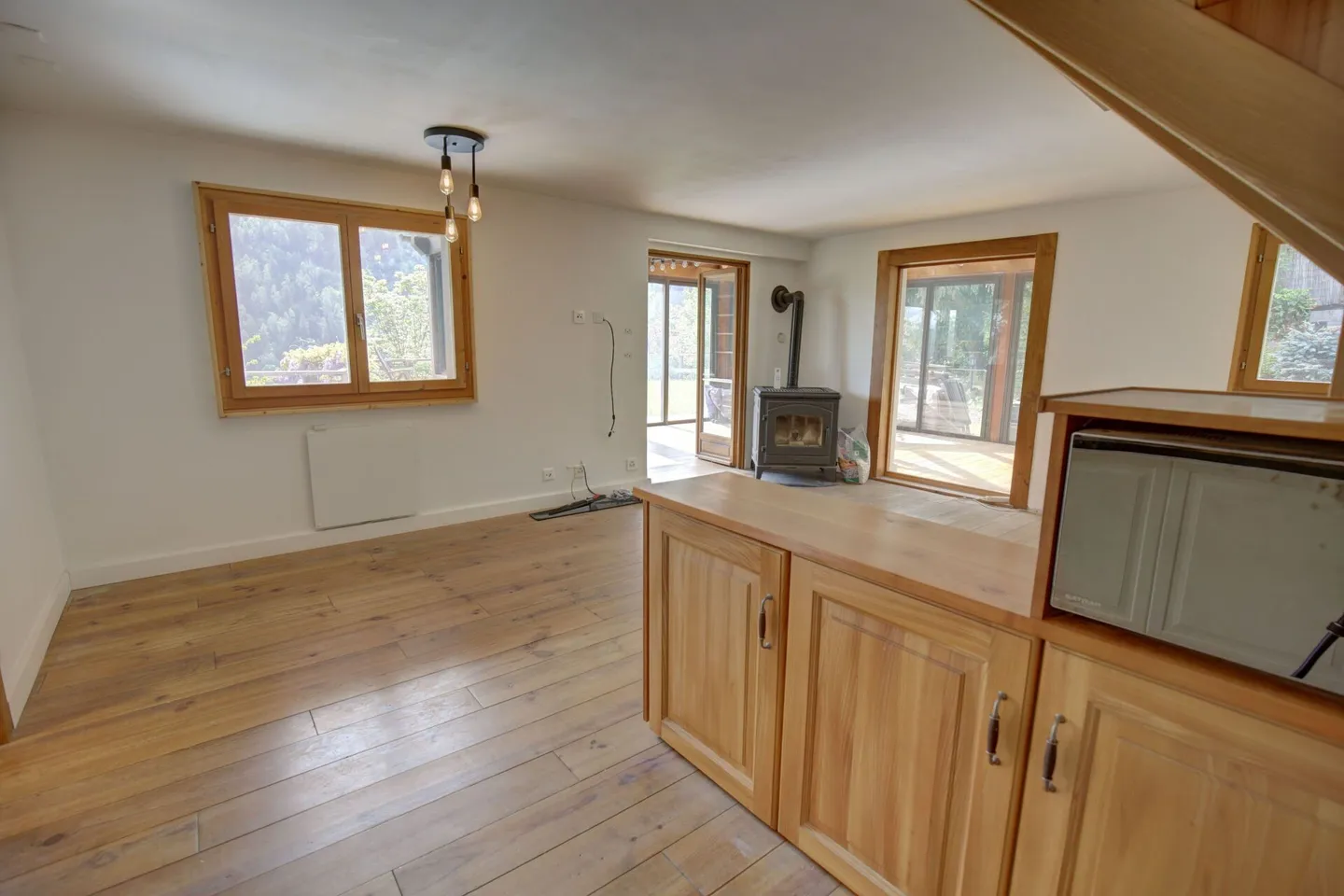 Magnificent Chalet in Nature with Winter Garden! - Photo 4 of 42
