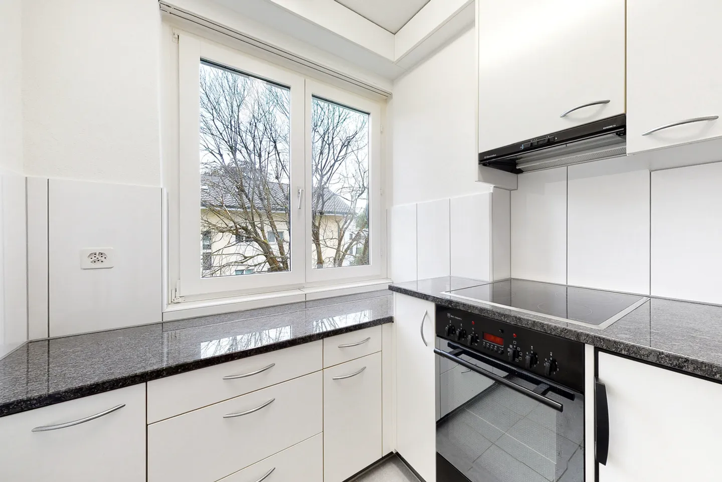 Just a few steps to the cantonal hospital - stylish 1-room apartment - Photo 1 of 6