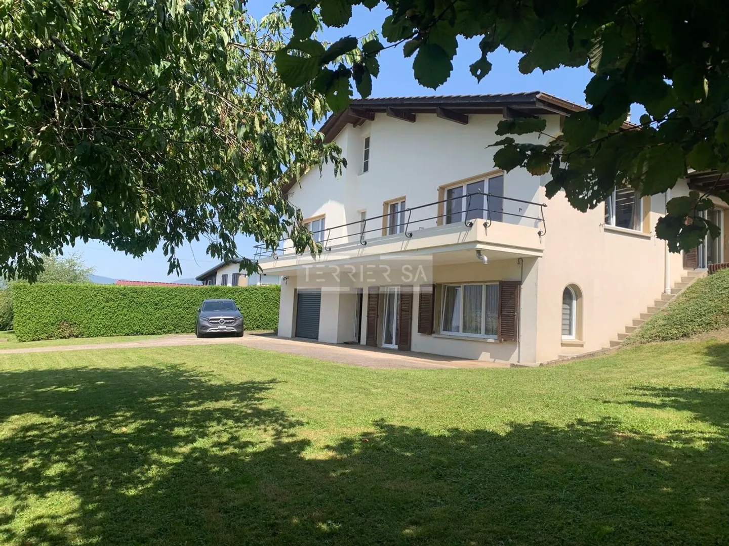 Propriété familiale unique dans un endroit calme, à 5 minutes des Cadolles (NE) - Photo 1 sur 13