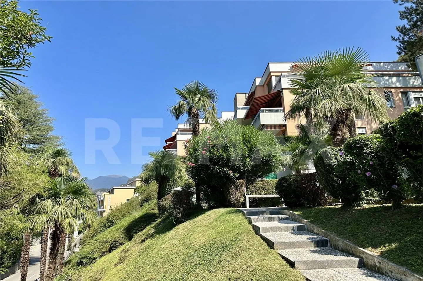 Beautiful apartment with lake view in Bissone also as a second residence - Photo 1 of 13