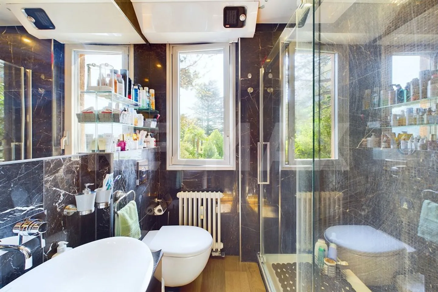 Beautiful apartment with lake view in Bissone also as a second residence - Photo 9 of 13