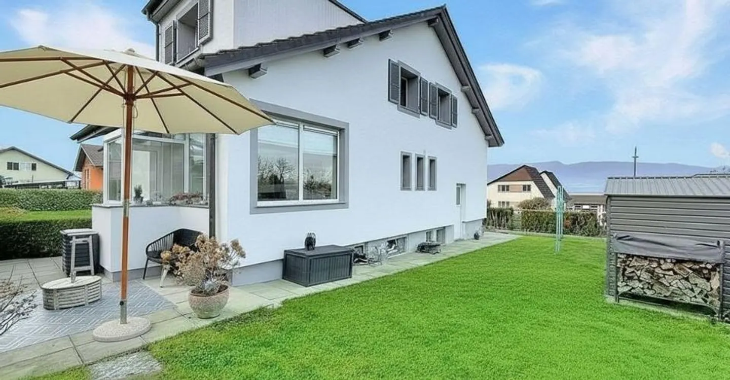 Bella proprietà accuratamente ristrutturata con un grande giardino alberato - Foto 3 di 12