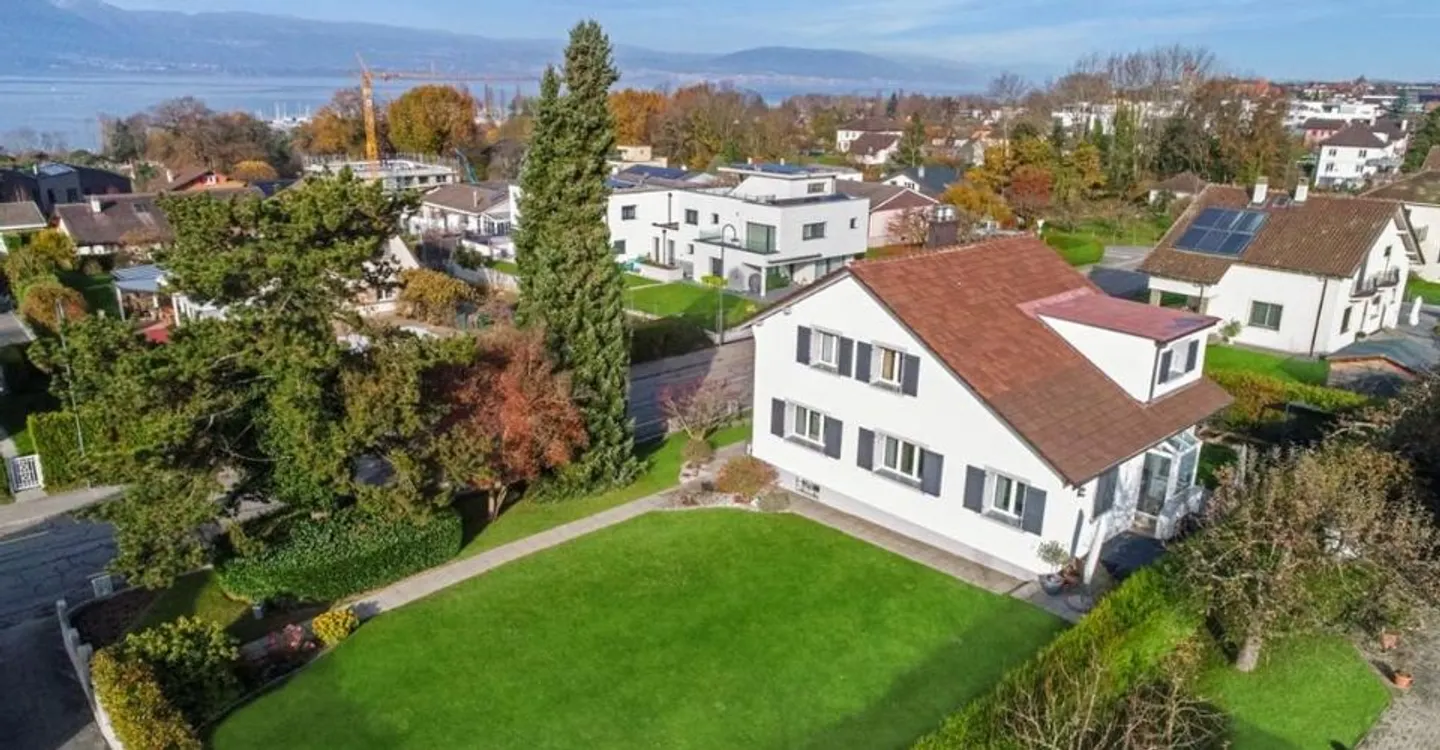 Bella proprietà accuratamente ristrutturata con un grande giardino alberato - Foto 1 di 12