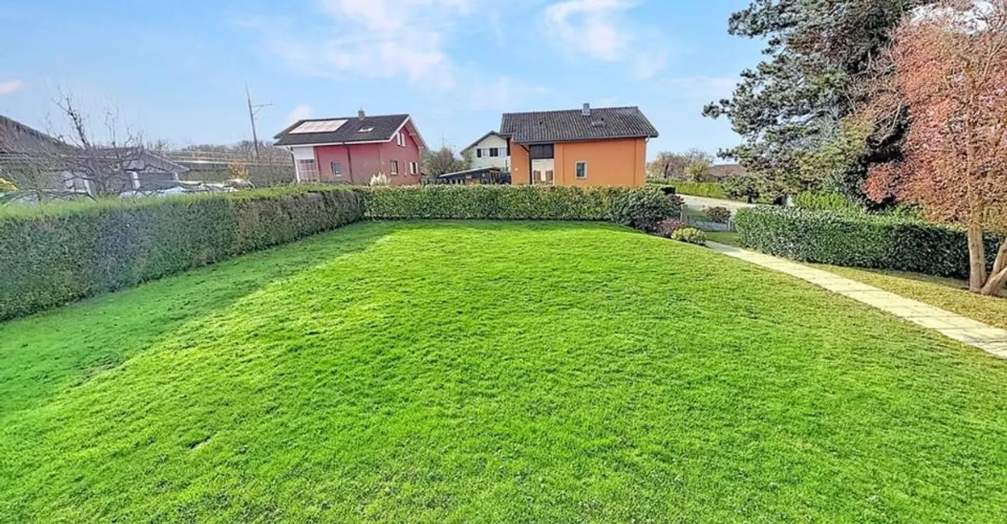 Bella proprietà accuratamente ristrutturata con un grande giardino alberato - Foto 2 di 12