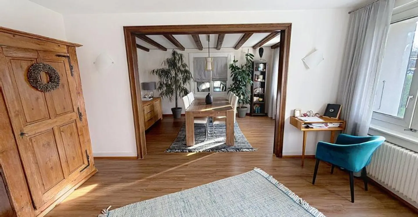Bella proprietà accuratamente ristrutturata con un grande giardino alberato - Foto 6 di 12