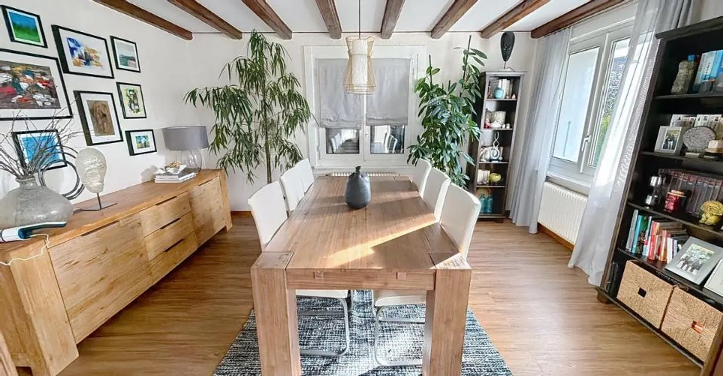 Bella proprietà accuratamente ristrutturata con un grande giardino alberato - Foto 7 di 12