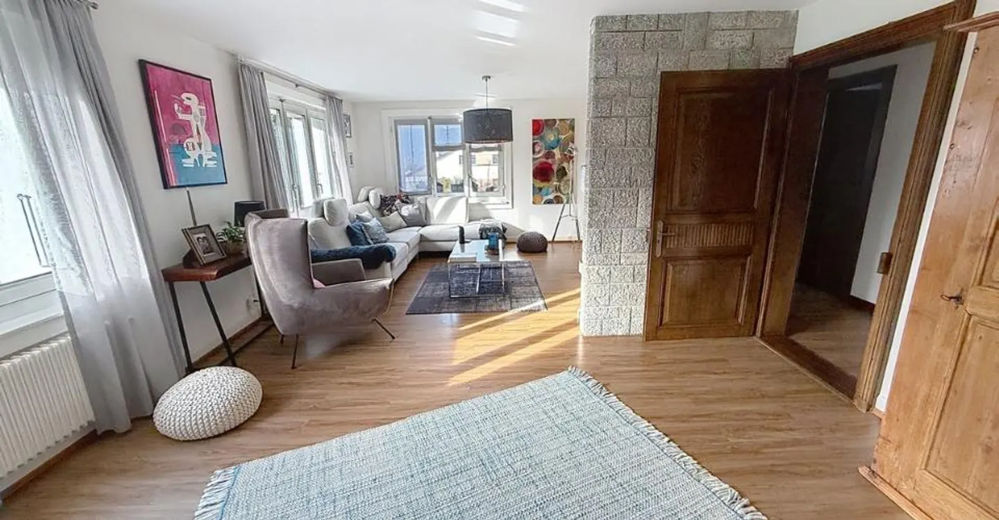 Bella proprietà accuratamente ristrutturata con un grande giardino alberato - Foto 8 di 12