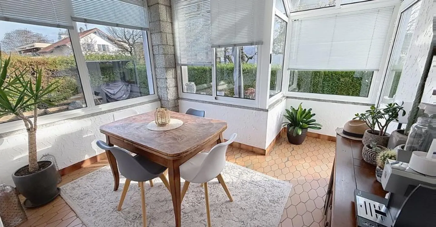 Bella proprietà accuratamente ristrutturata con un grande giardino alberato - Foto 10 di 12