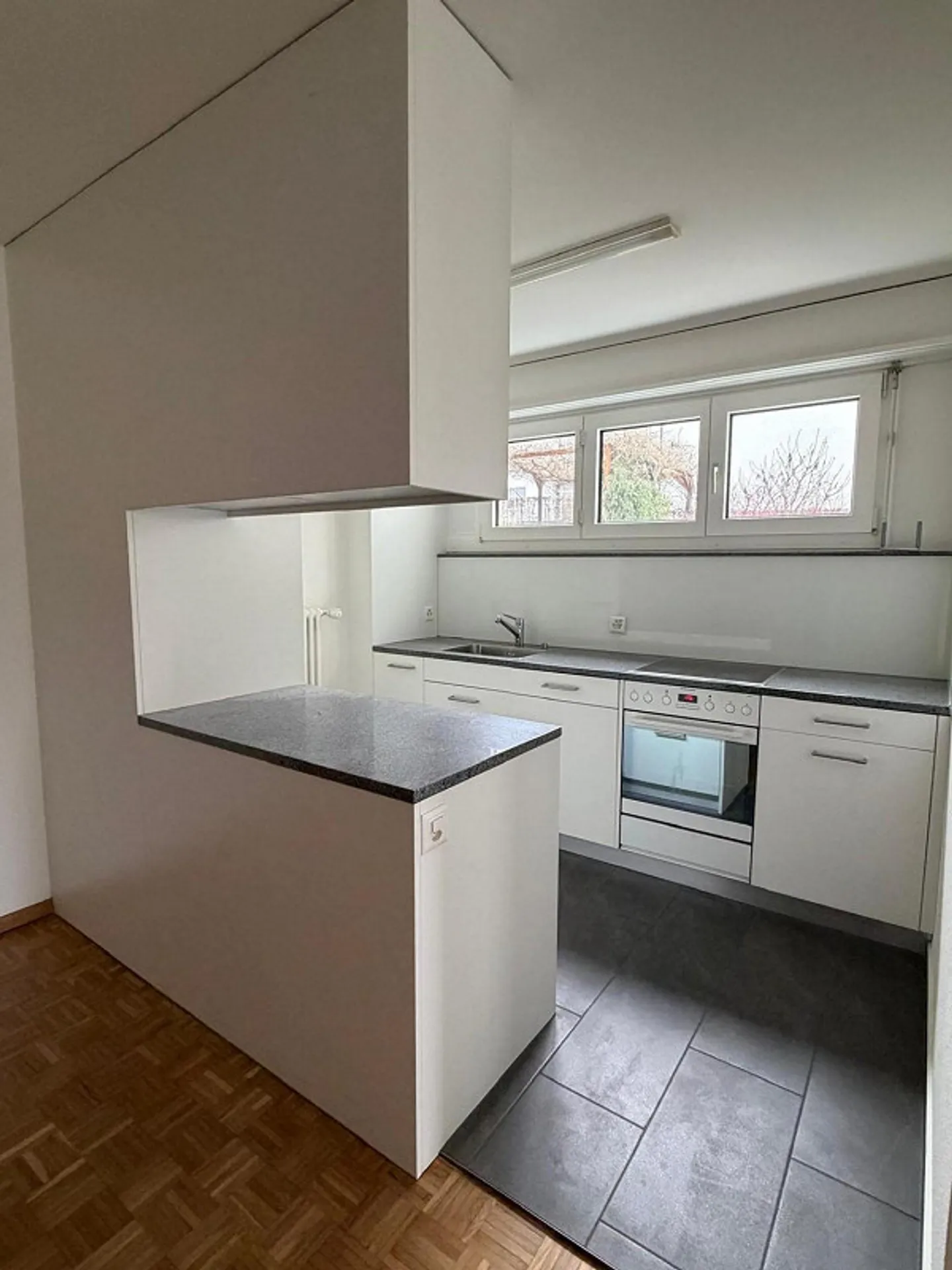 Modern & spacious 3.5-room apartment in Ebikon - Photo 2 of 8