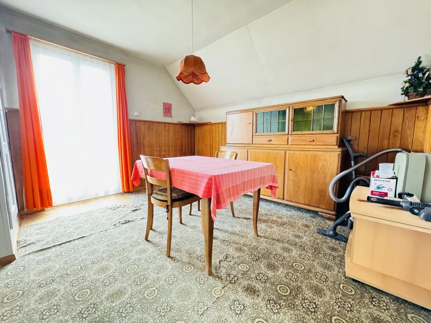 Maison individuelle de 5,5 pièces avec potentiel dans un emplacement familial - Photo 3 sur 5