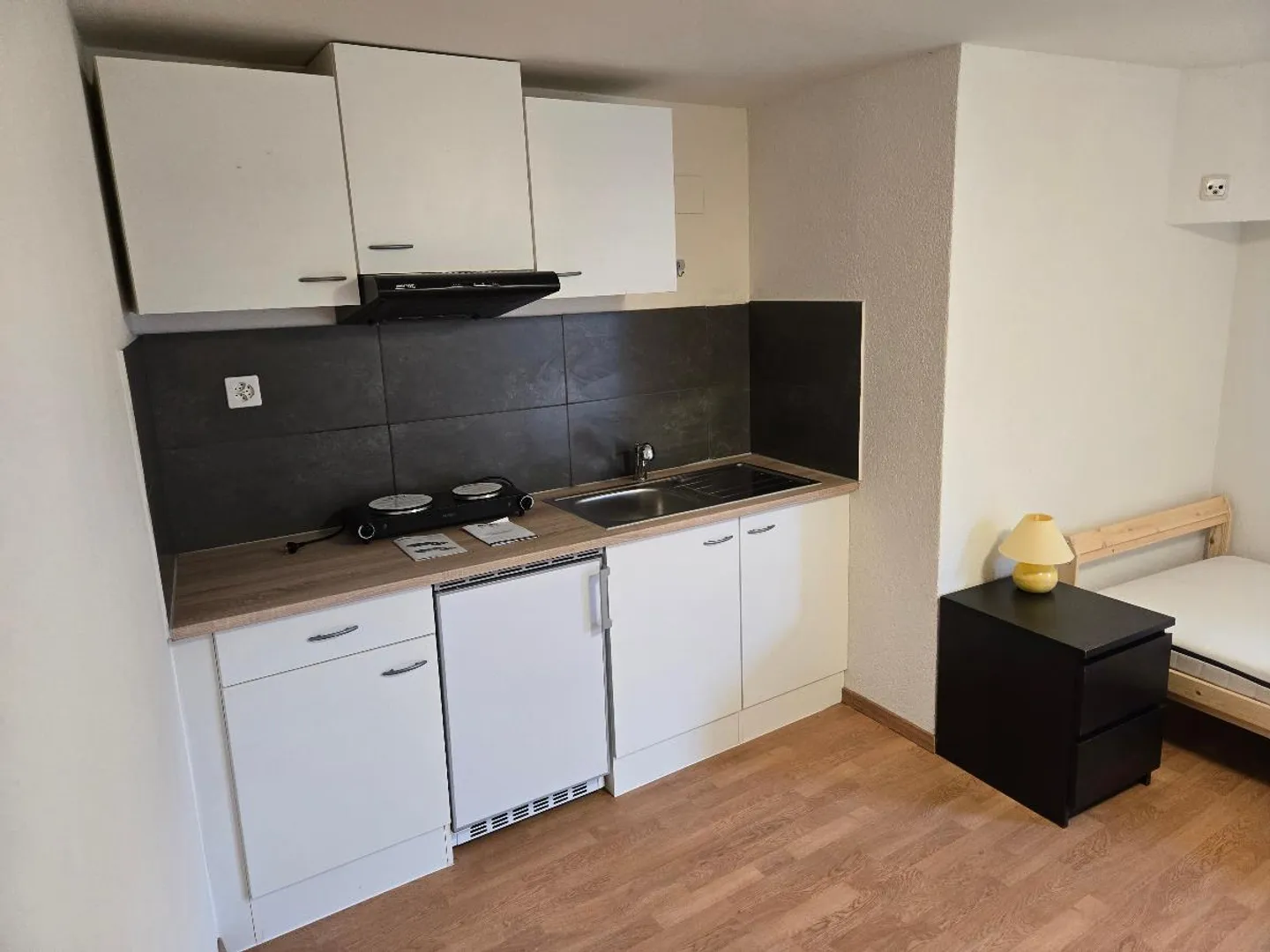 Studio - Photo 2 of 5