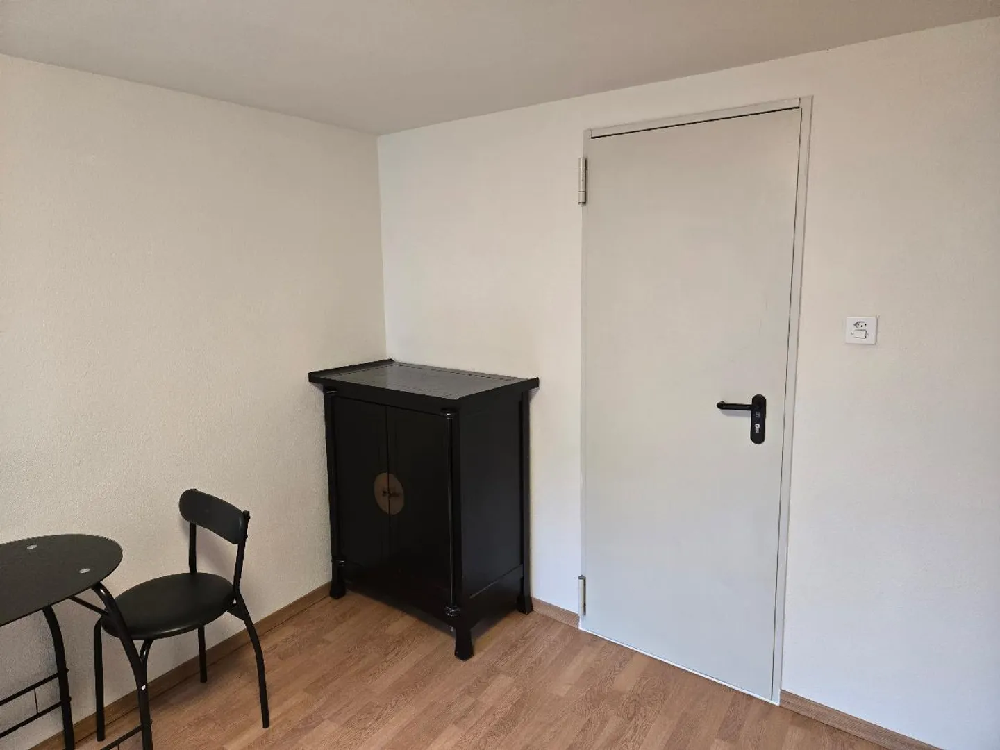 Studio - Photo 4 of 5