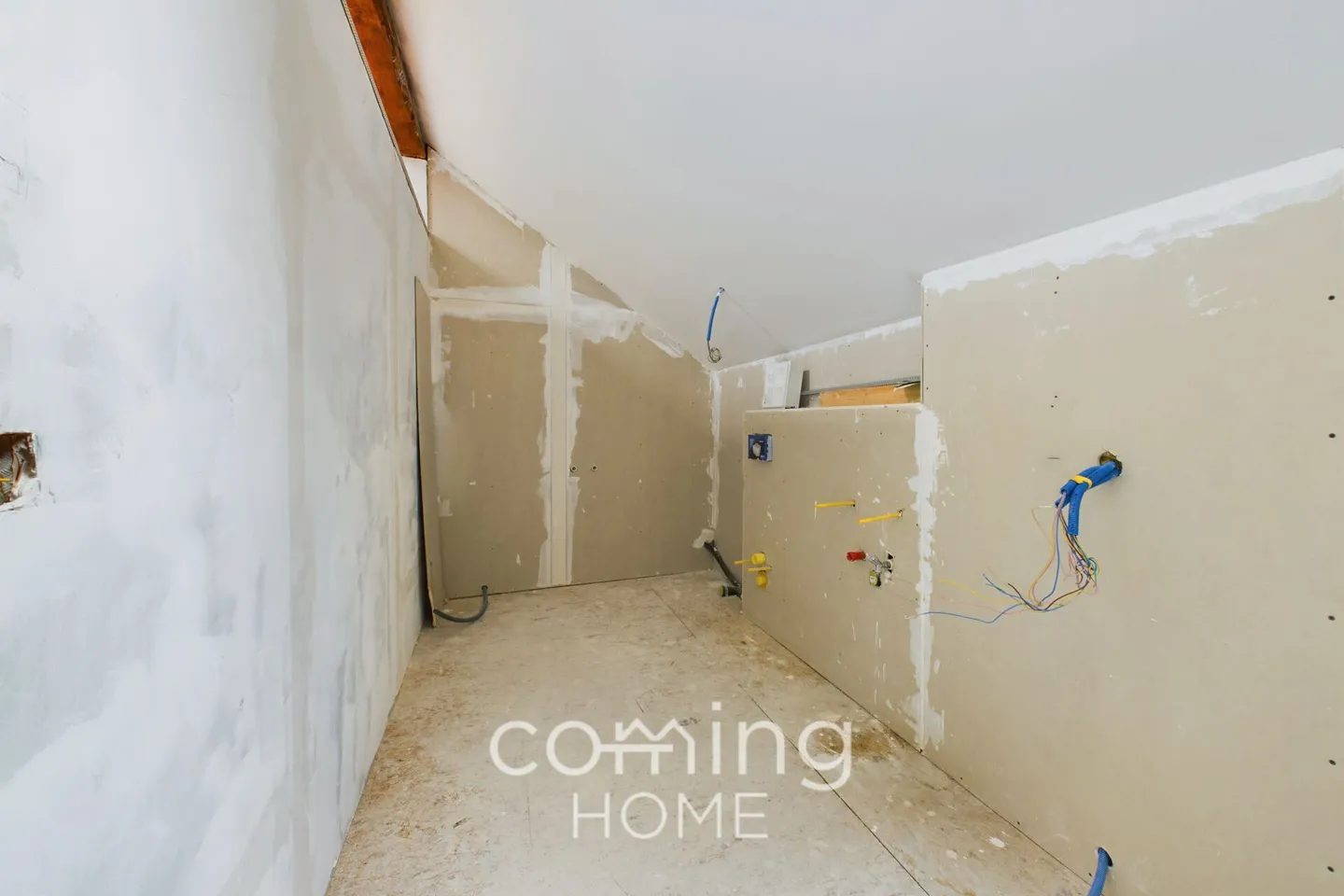 2.5-room apartment in Brig-Glis - shell with expansion potential and parking included - Photo 8 of 11