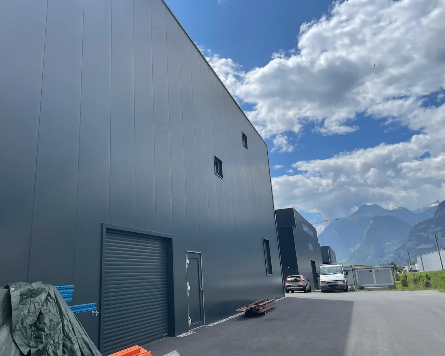 Hall, magazzino in affitto al piano terra con accesso per camion - Foto 2 di 2