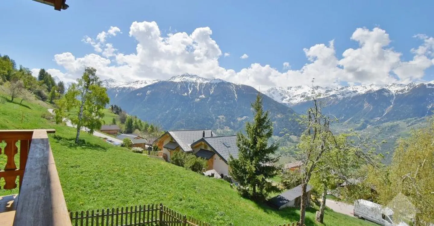 Bellissimo chalet in montagna con una magnifica vista panoramica - Foto 1 di 13