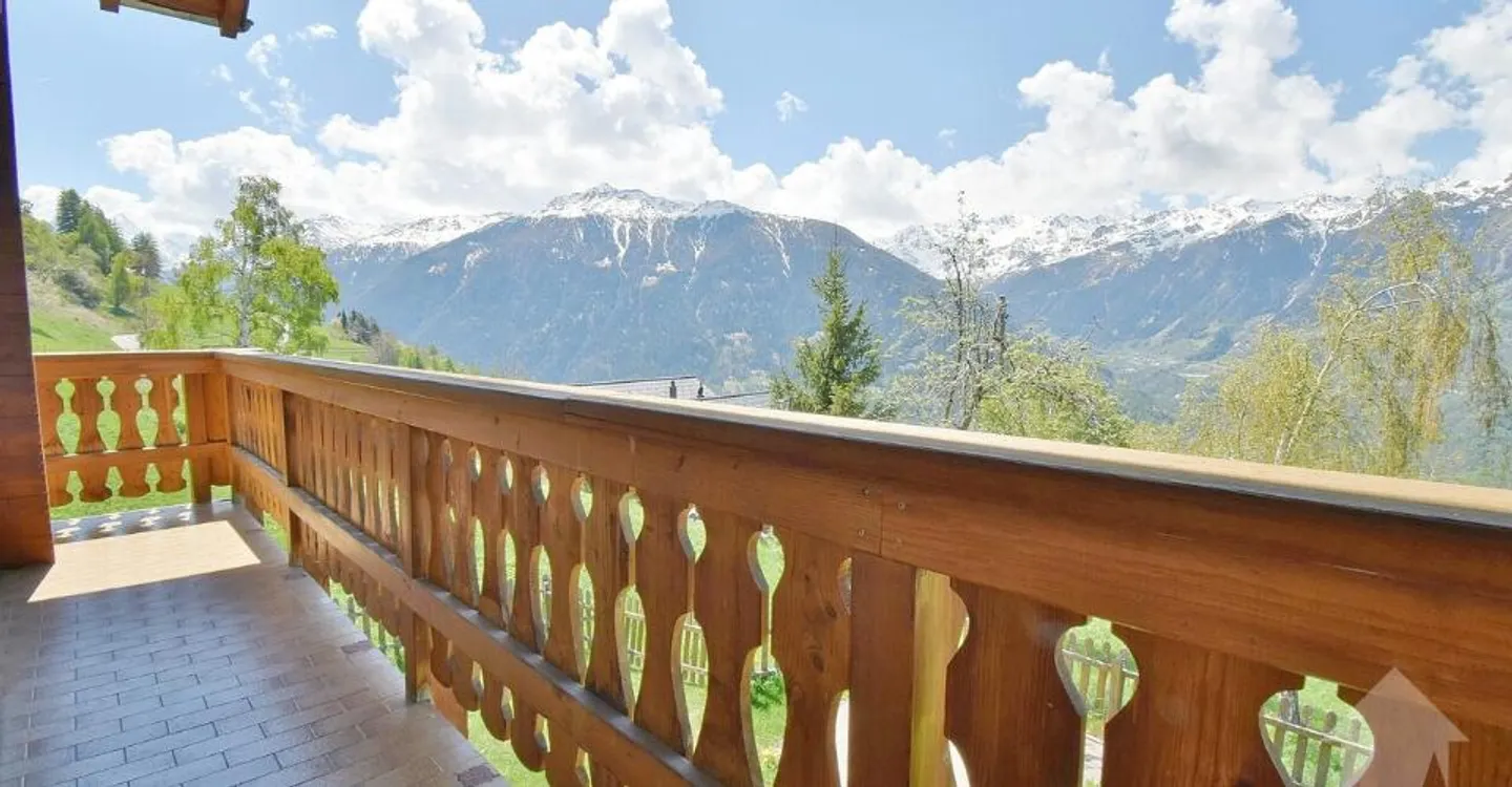 Bellissimo chalet in montagna con una magnifica vista panoramica - Foto 2 di 13