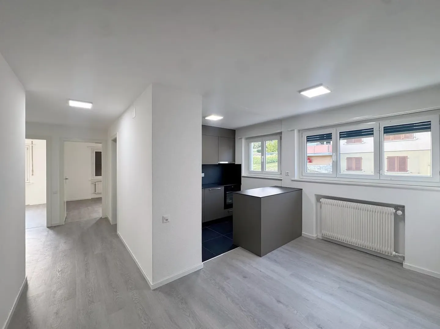 Luminoso appartamento di 3,5 stanze con balcone a Pieterlen - Foto 1 di 9
