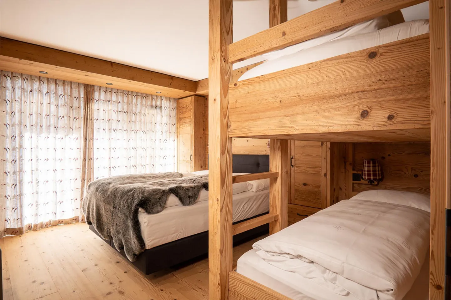 3.5 Room Apartment with Chalet Flair - Photo 7 of 13