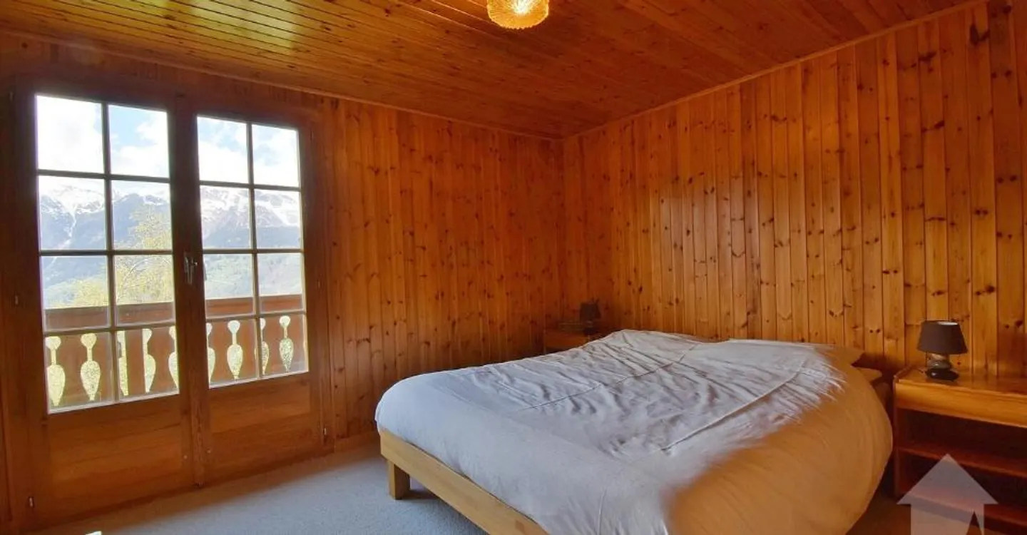 Bellissimo chalet in montagna con una magnifica vista panoramica - Foto 12 di 13
