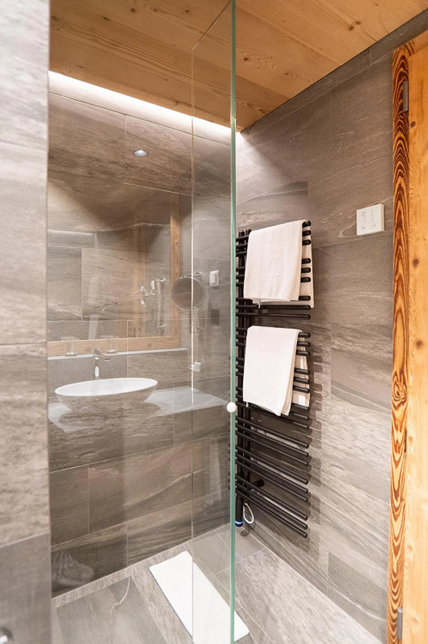 3.5 Room Apartment with Chalet Flair - Photo 8 of 13