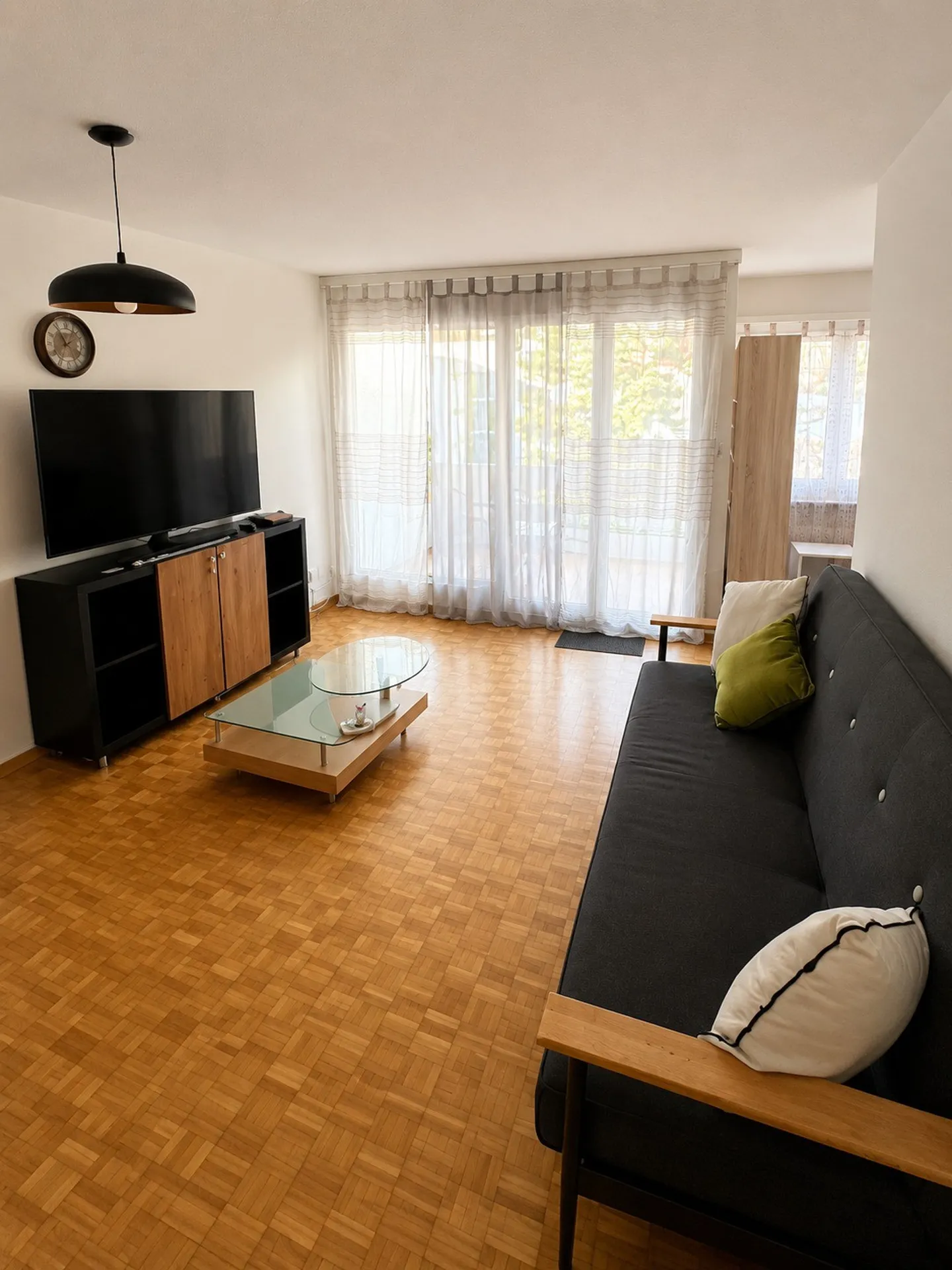 Appartamento moderno e luminoso con 2,5 stanze – completamente arredato, posizione privilegiata ad Adliswil - Foto 1 di 13