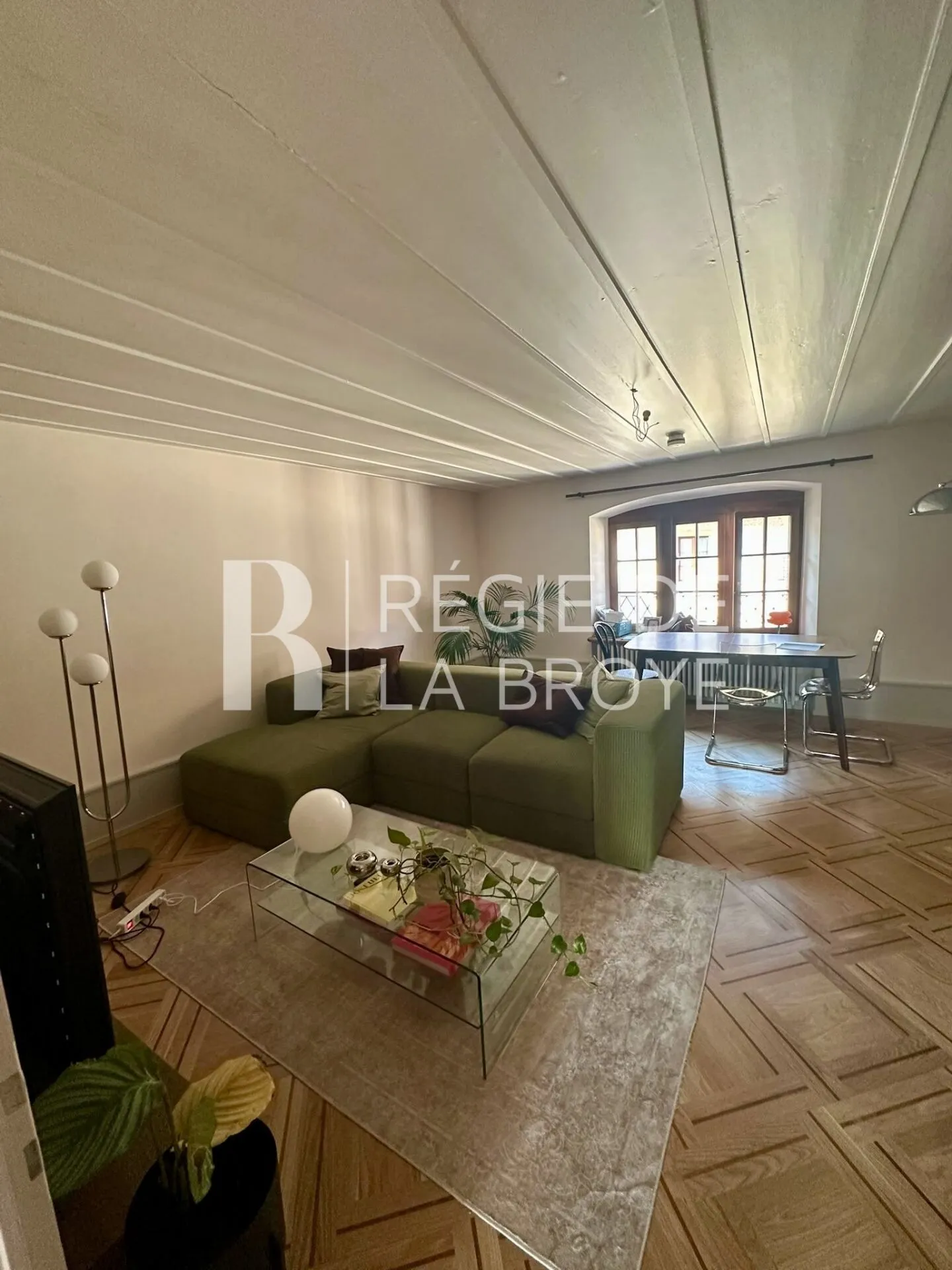 Superbo appartamento ristrutturato di 2.5 stanze a Estavayer-le-Lac - Foto 6 di 12