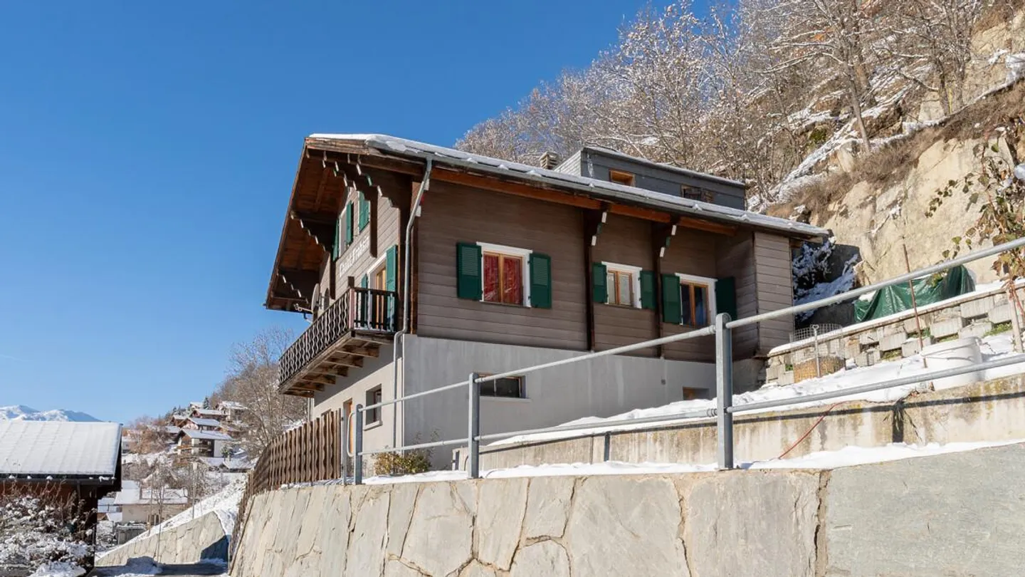 Casa bifamiliare e stalla con vista fantastica e ottima esposizione al sole... - Foto 4 di 24