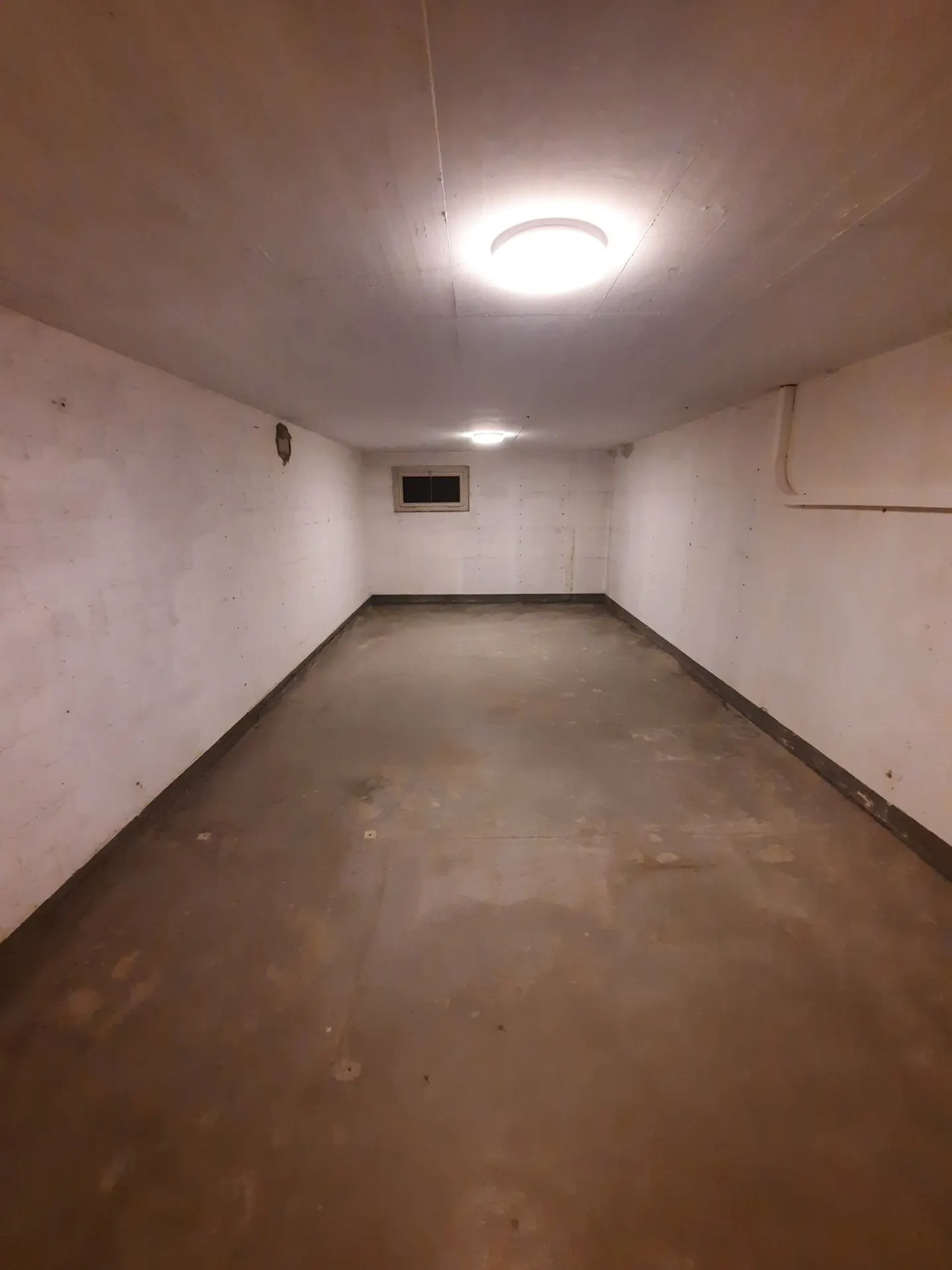 Espace de stockage attrayant dans un emplacement privilégié à Oberengstringen - Photo 2 sur 2
